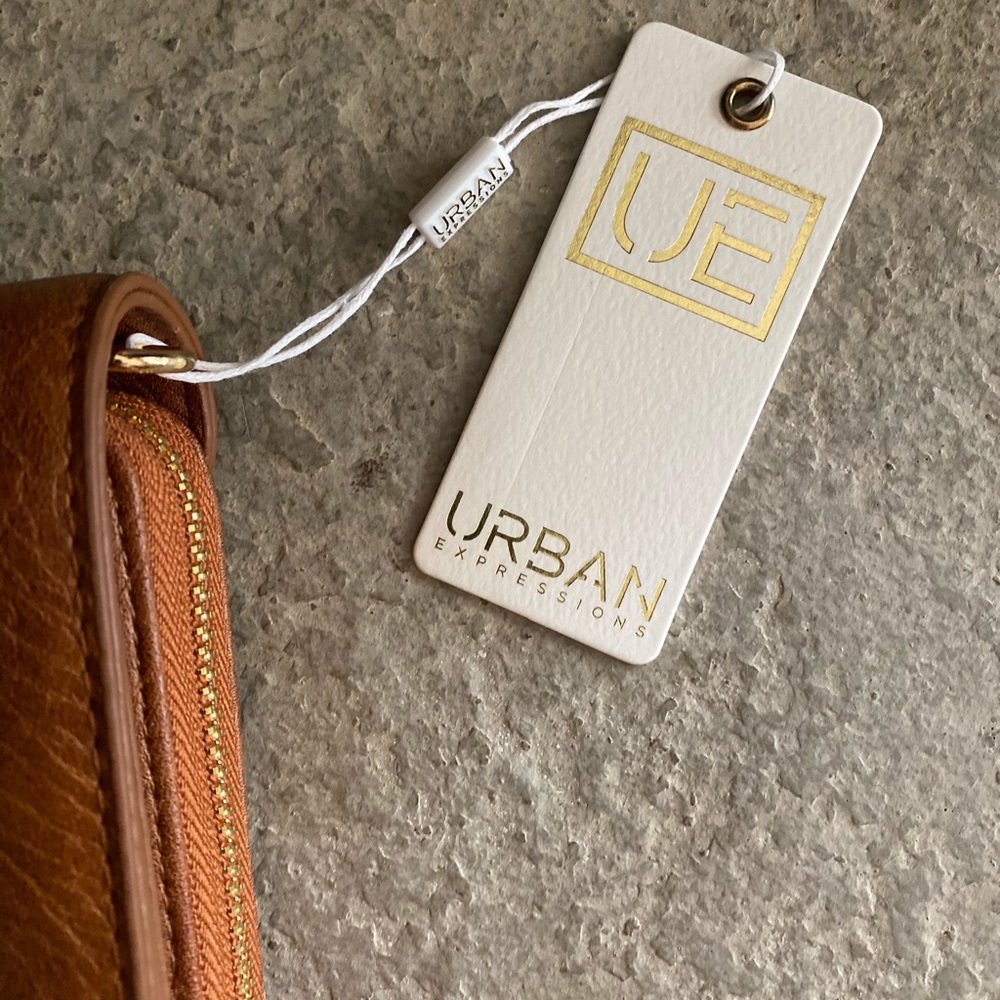 *NEW* leather crossbody - Picture 4 of 10